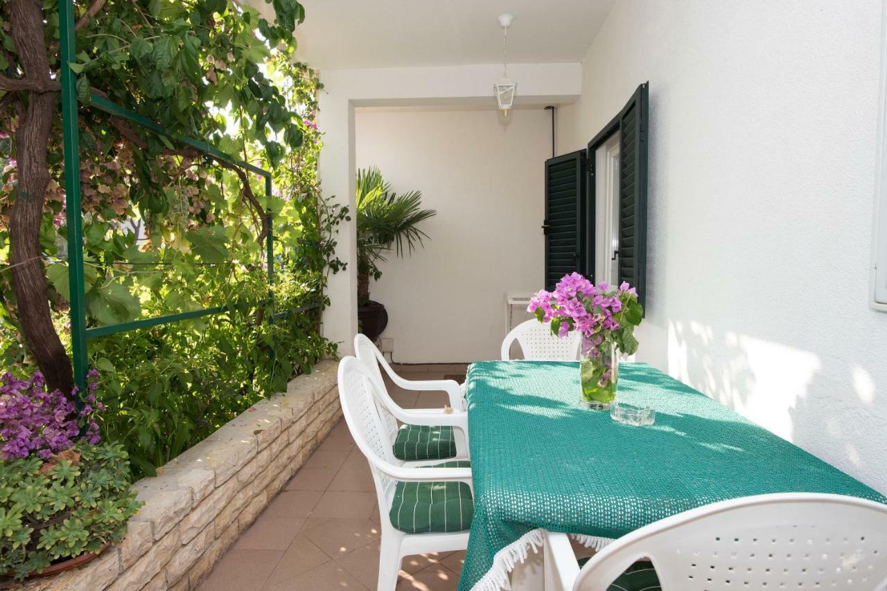 Apartment And Rooms Sanja Vodice Exterior foto